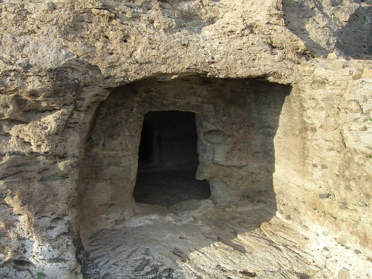 necropoli di Is Loccis-Santus - San Giovanni Suergiu