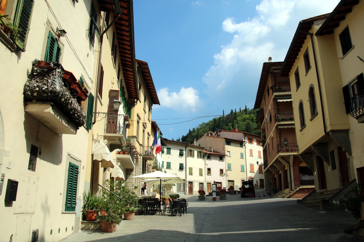piazza Umberto I - Londa