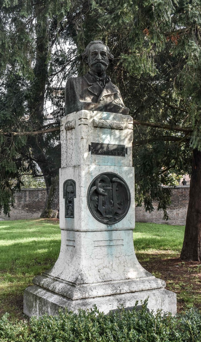 Busto Giuseppe Verdi
