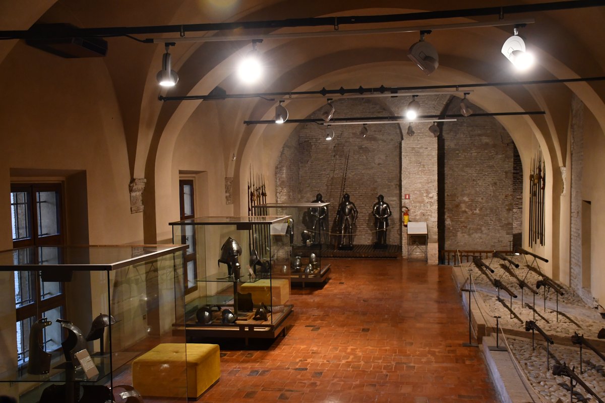 Rocca Sforzesca - Collezioni d'armi e di ceramiche