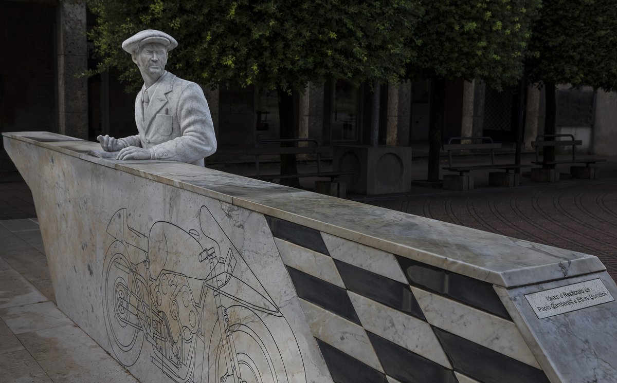 Monumento a Carlo Guzzi - Mandello del Lario