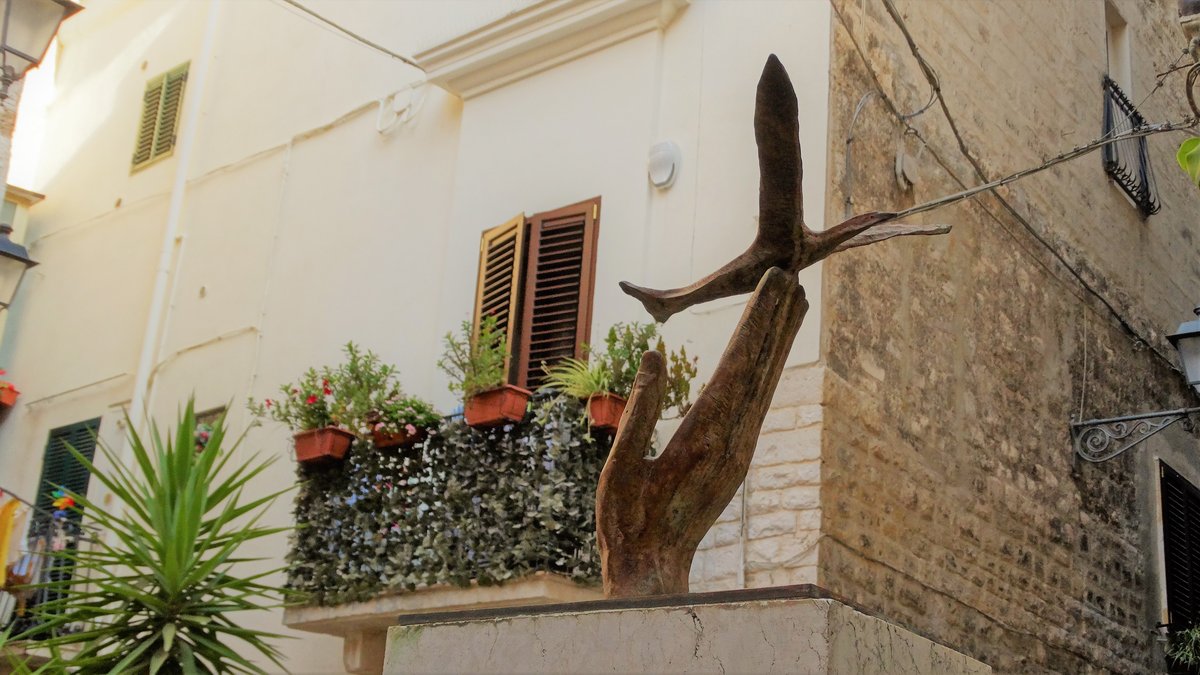 Monumento a Michele Fazio