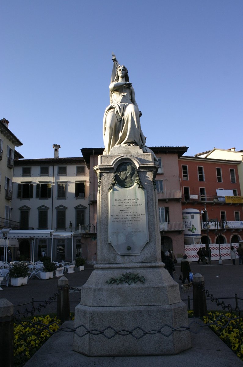 monumento a Francesco Simonetta