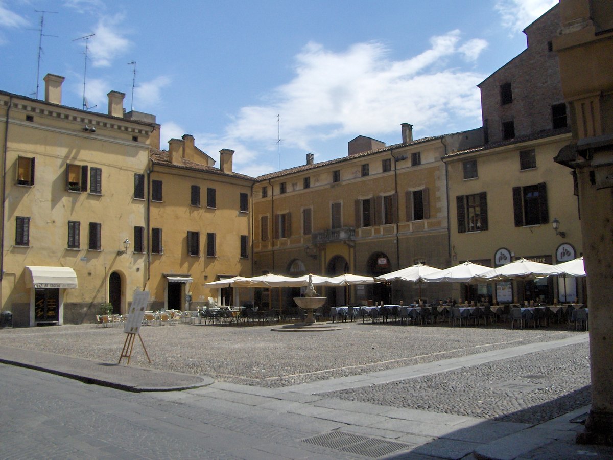 piazza Broletto