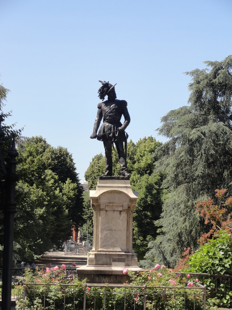 statua a Luciano Manara