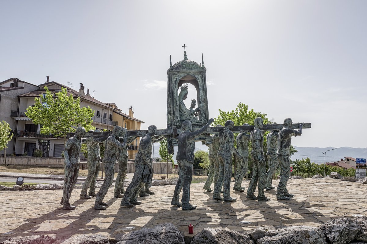 Monumento ai portatori della Madonna di Viggiano - Viggiano
