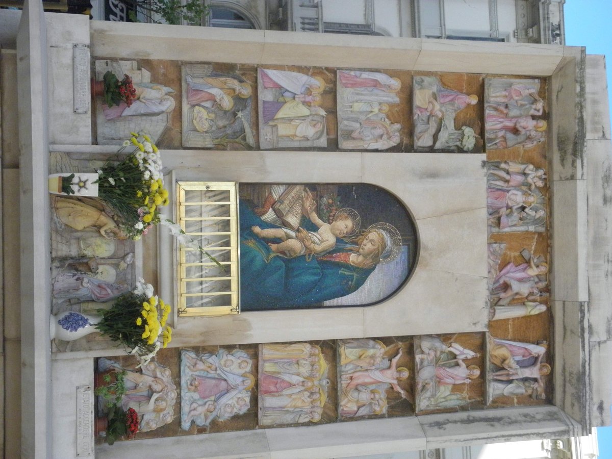 Monumento dedicato alla Madonna
