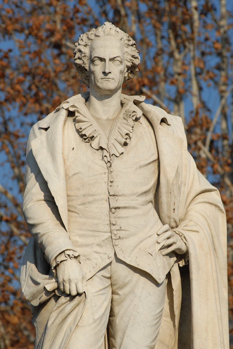 monumento a Vittorio Alfieri