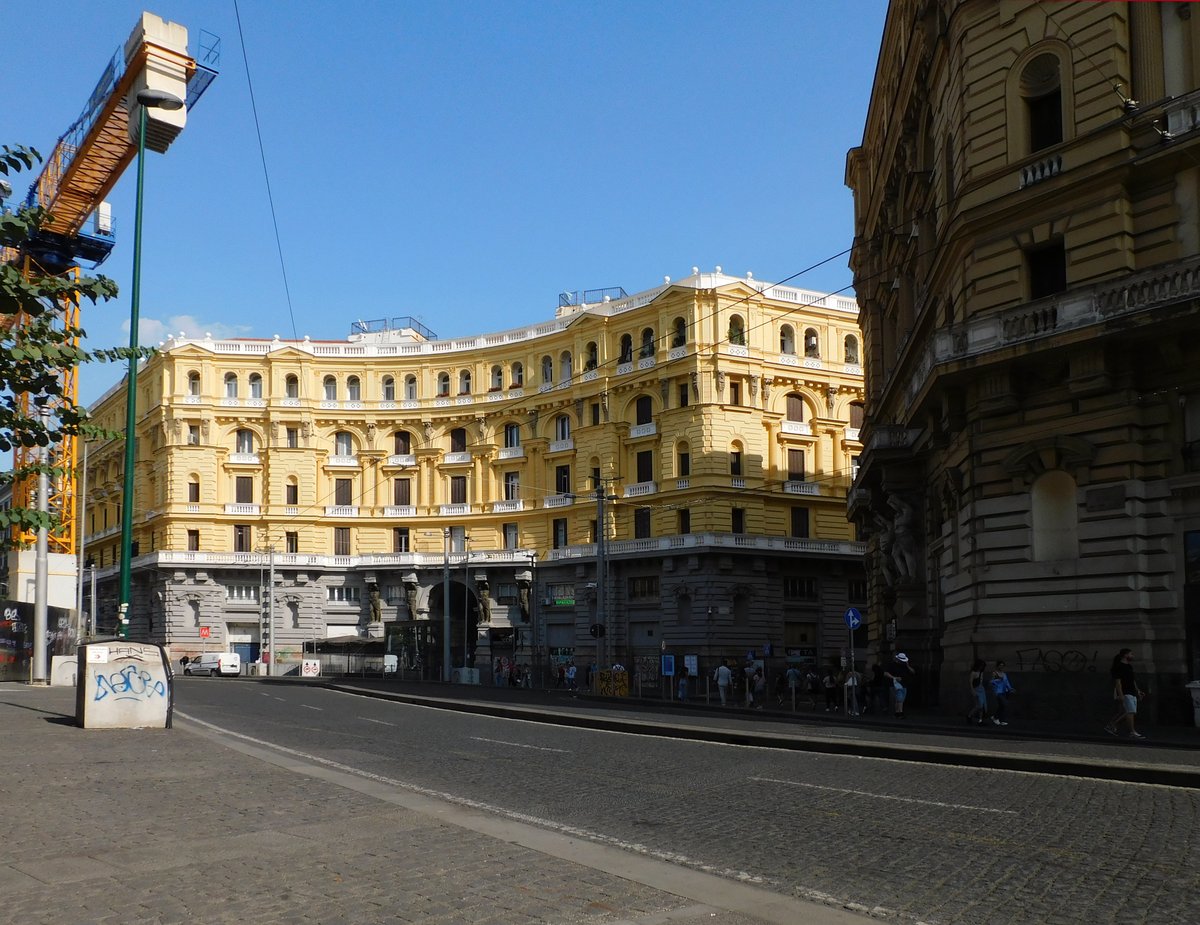 piazza Nicola Amore - 1