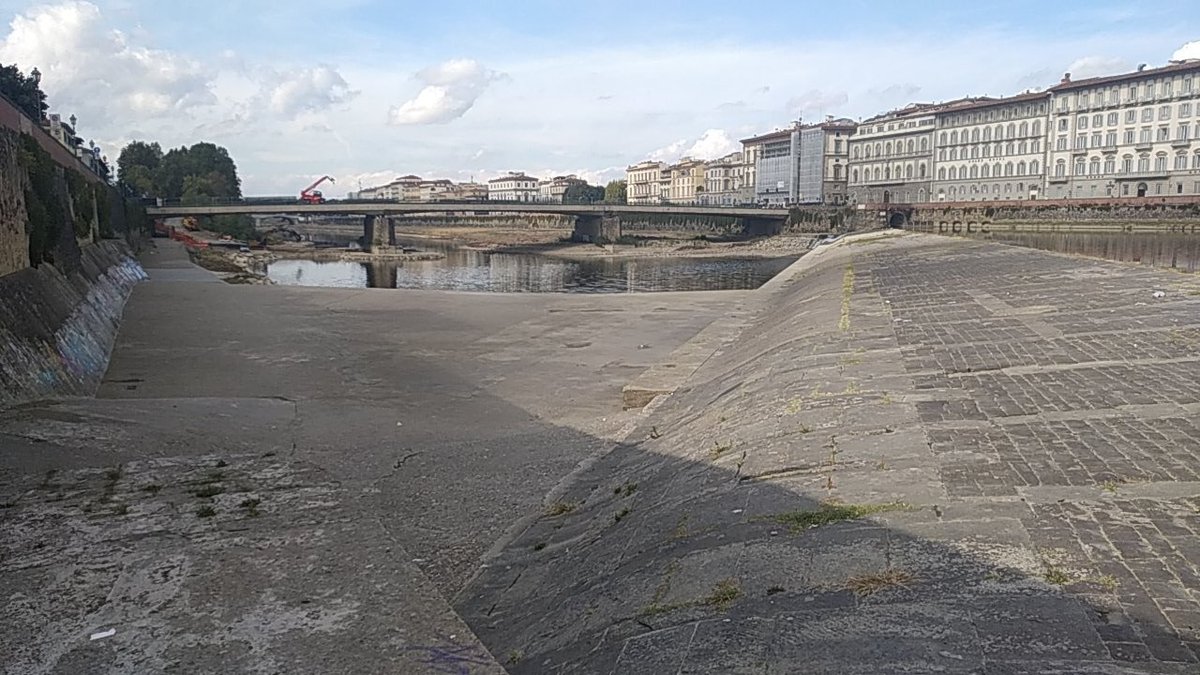 Piazza Vasco Pratolini