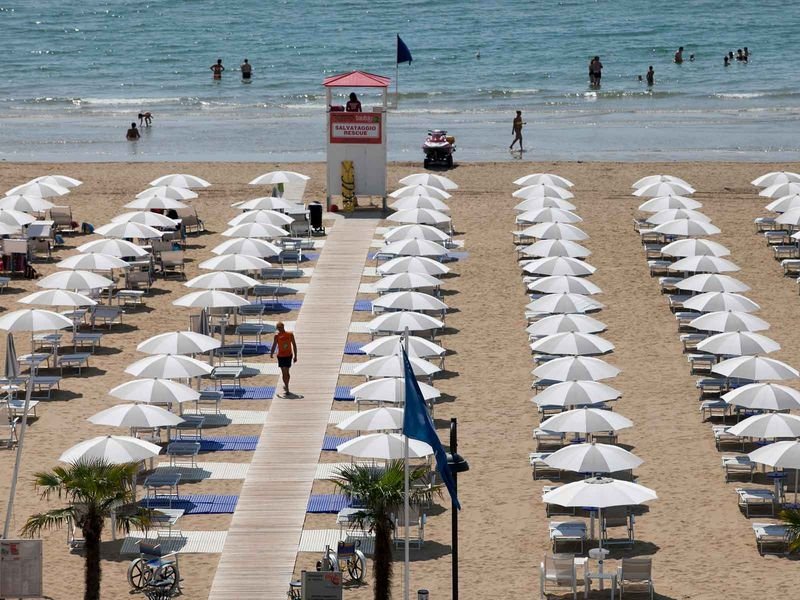 Nemo Beach & Bau Bau Beach - 4