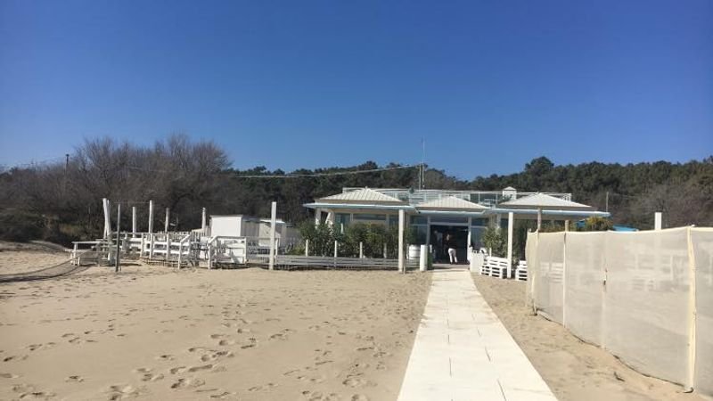 Charlie Beach - 4