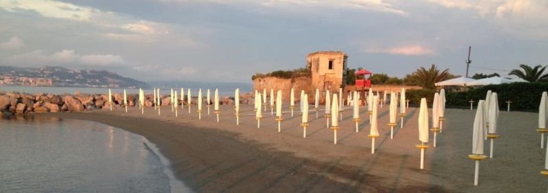 La Spiaggia Del Castello Di Baia - Bacoli