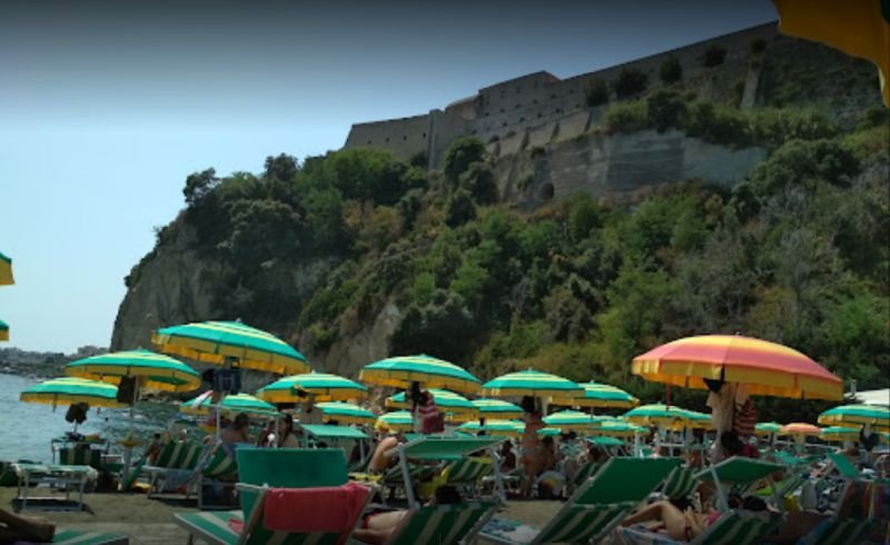 La Spiaggia Del Castello Di Baia - 4