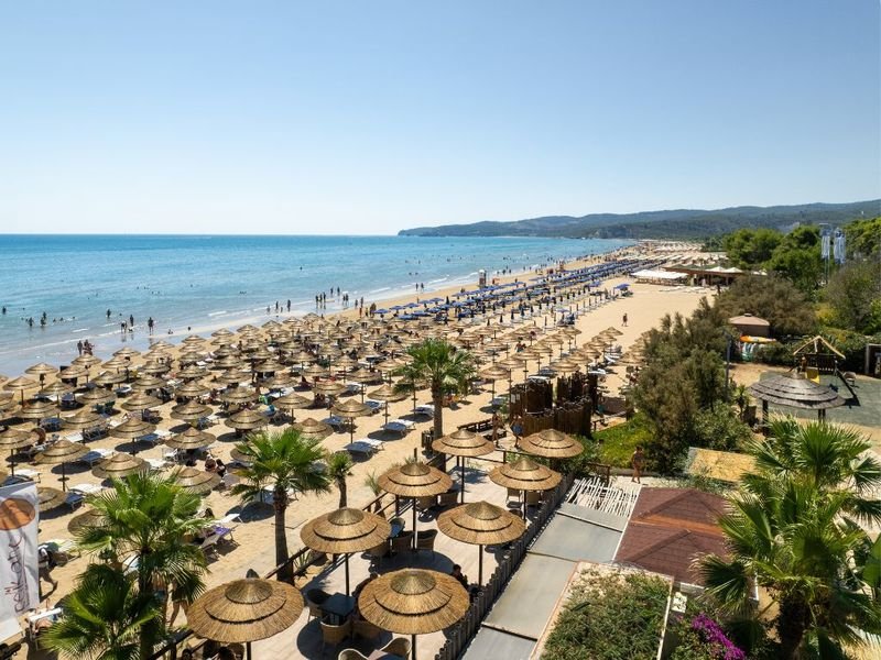 Pelikano Restaurant & Beach Club - 2
