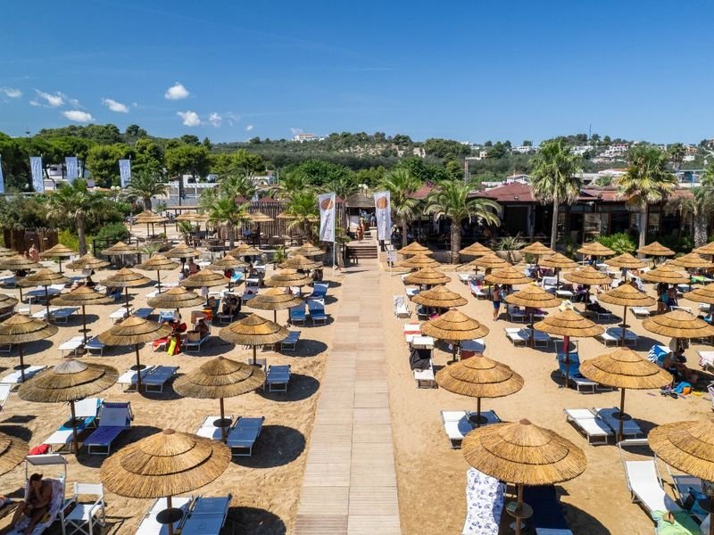 Pelikano Restaurant & Beach Club - 4