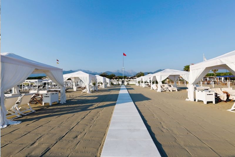 La Datcha Beach