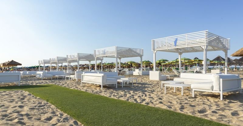 Blue Parrott Beach Club