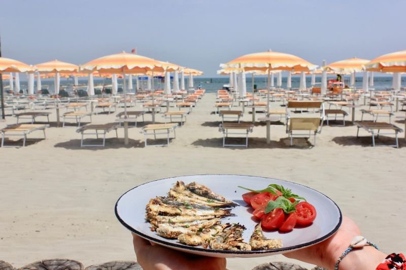 Saraghina Beach And Restaurant - 4