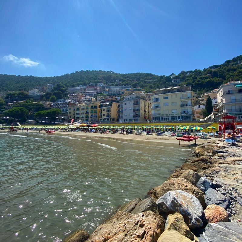 Bagni Arcobaleno - Laigueglia