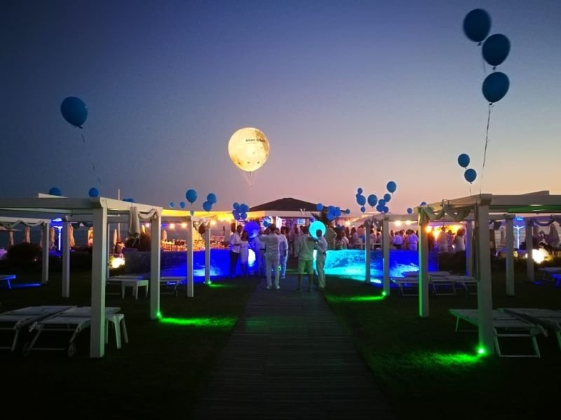 V Lounge Beach - 5