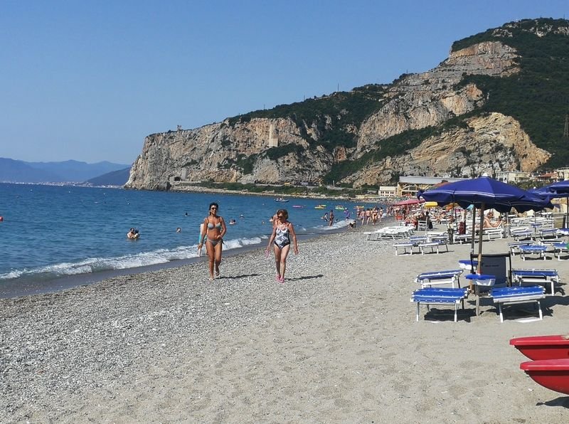 Spiaggia Libera Attrezzata Dei Neri - Finale Ligure
