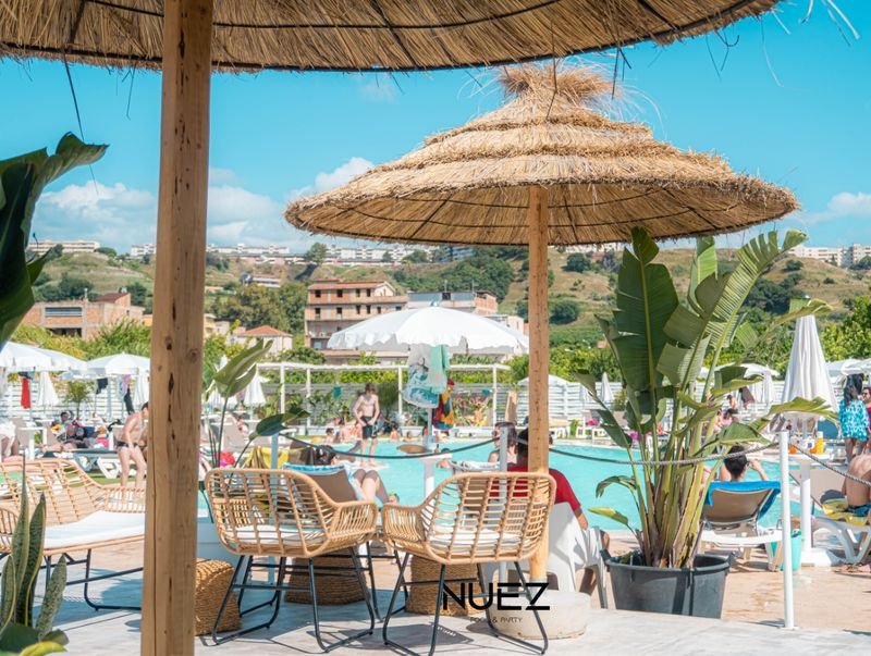 Nuez Pool & Party - 3