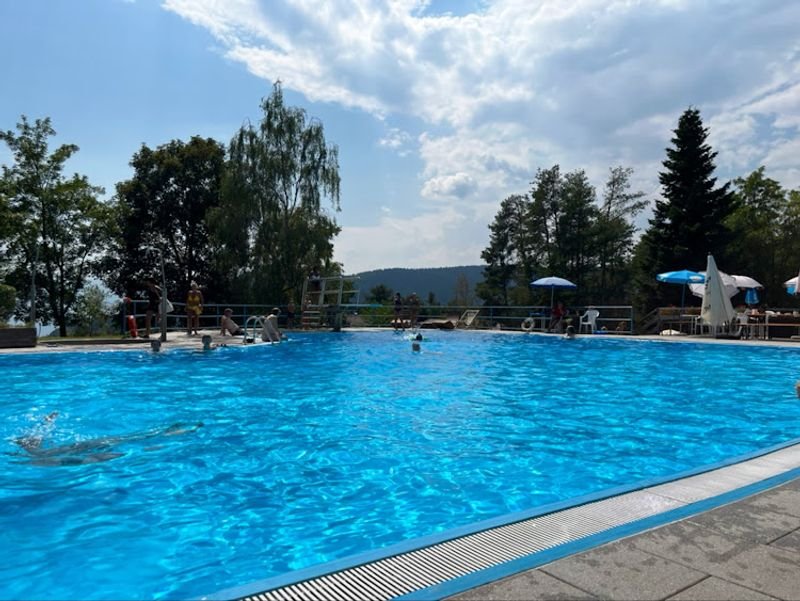 Öffentliches Freischwimmbad Jenesien - San Genesio Atesino