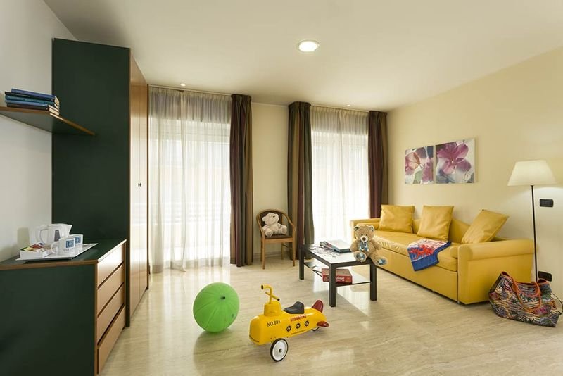 Astoria Suite Hotel - 2