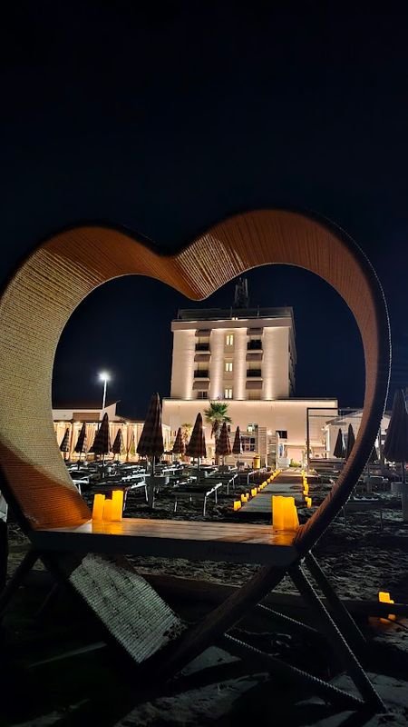 Caravel Beach Club & Lounge - 4